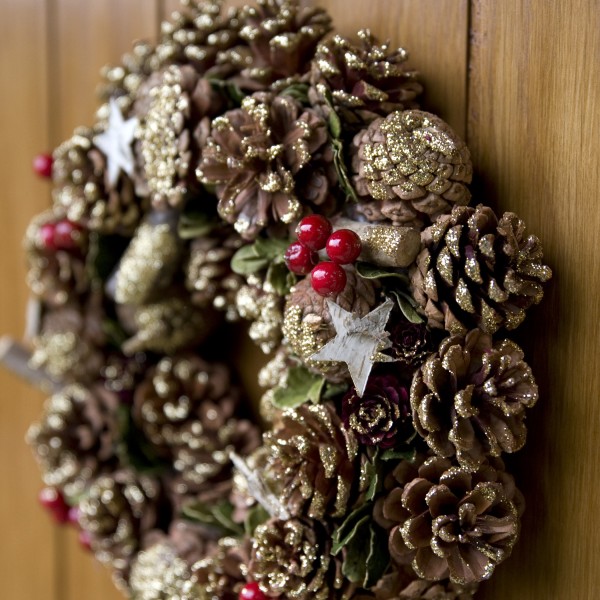 GreenBrokers Christmas Wreath 30cm Gold Pine Cones Red Berries Festive Decor D1236