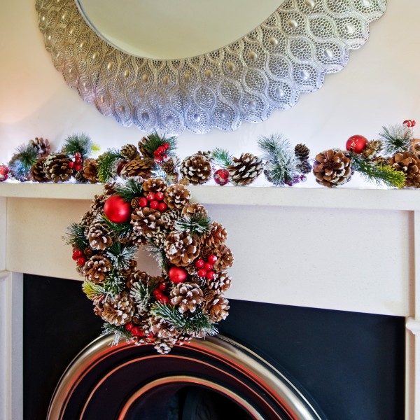 Christmas Garland Festive Pine Cone Display White Frosting 120cm