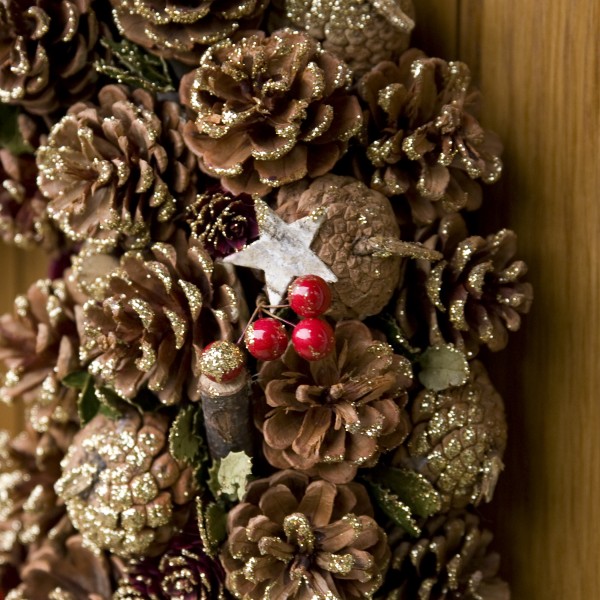 GreenBrokers Christmas Wreath 48cm Gold Pine Cones Red Berries Festive Decor D1238