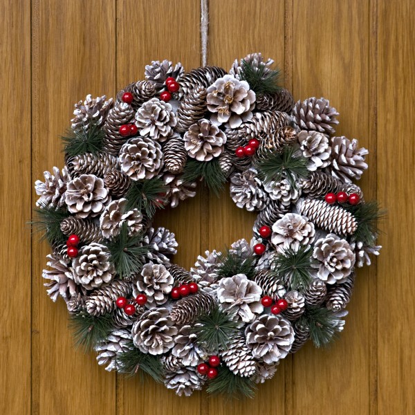 GreenBrokers Christmas Hanging Wreath 38cm Pine Cones Berries Subtle Frosting D1228