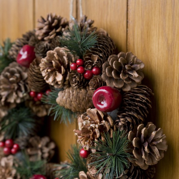 GreenBrokers Christmas Hanging Wreath 37cm Festive Pine Cones & Red Berries D1225